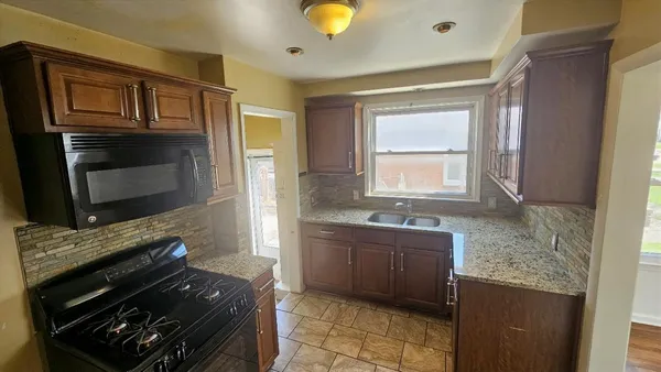 $169,900 | 21345 Newcastle Road, Harper Woods, MI 48225