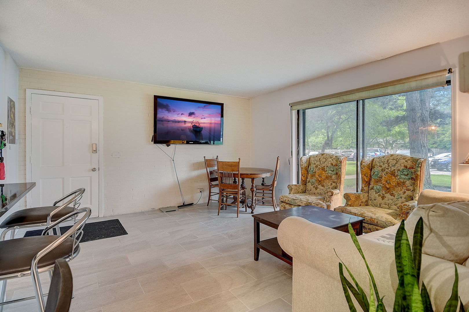 3315 Kirchoff Road, Unit 2A Rolling Meadows, IL 60008 - Photo 3 of 22 Gallery Image 3