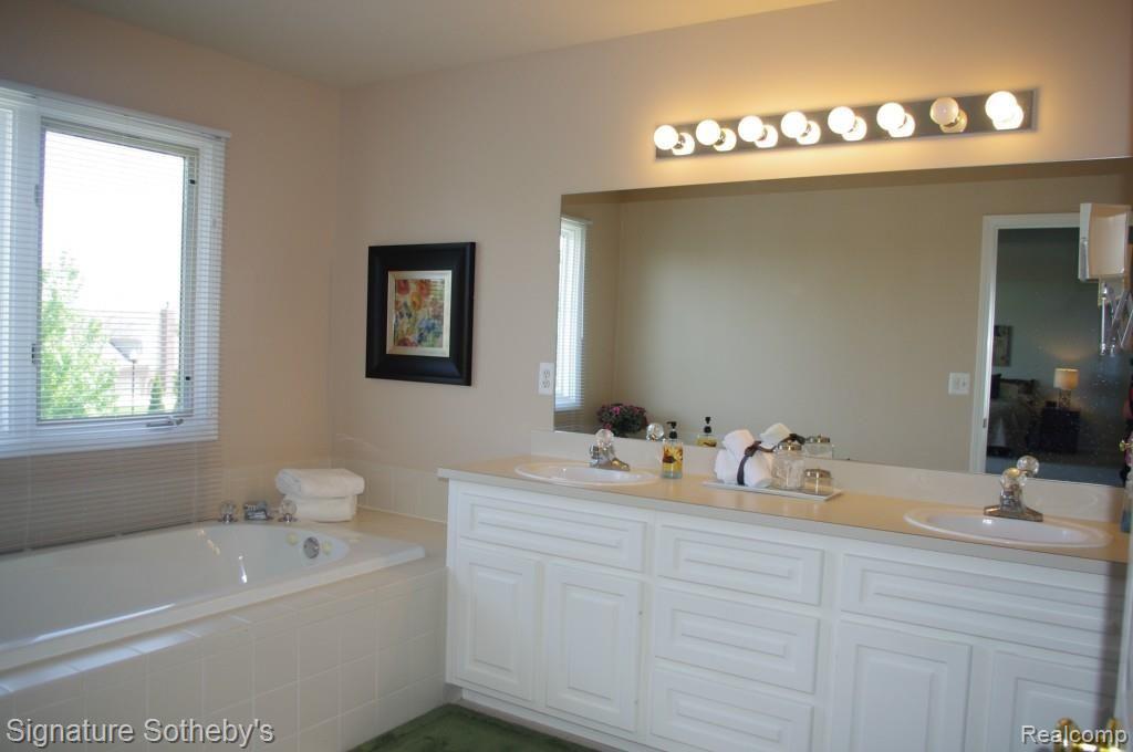 1331 Tulberry Circle Rochester, MI 48306 - Photo 18 of 26