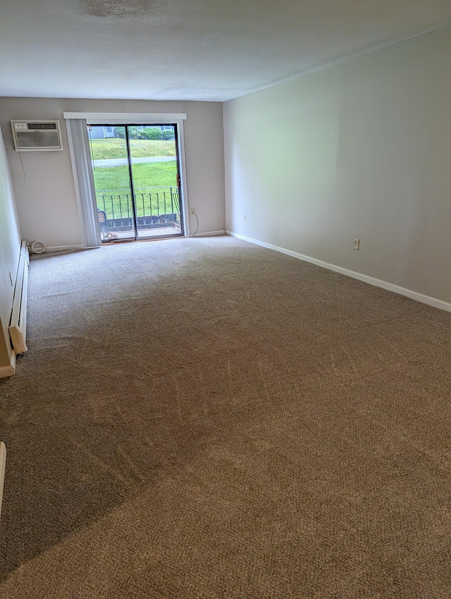 128 Mammoth Road, Unit U: 3 Hooksett, NH 03106 - Photo 5 of 18