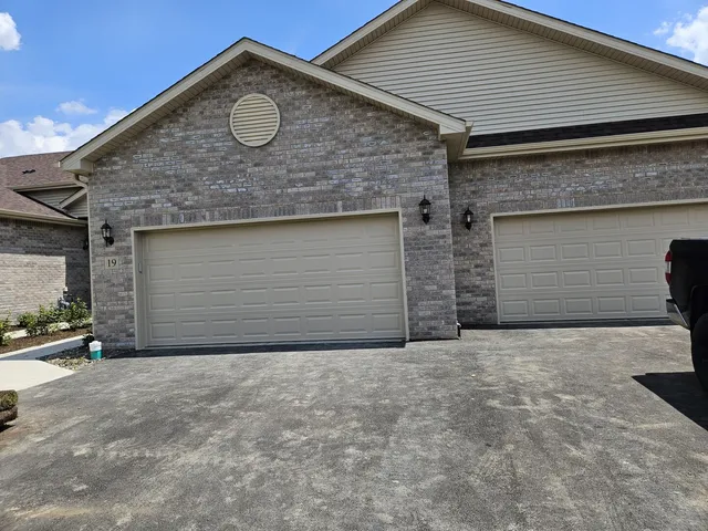 $3,400 | 11 Apollo Court, Tinley Park, IL 60477