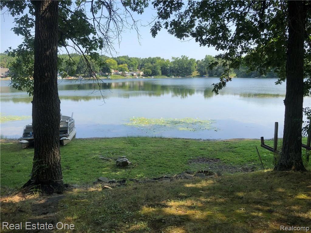 5222 Woodlane Road Clarkston, MI 48348 - Photo 9 of 50 8DB43CF4-EC46-4F42-8387-FDDE501F8FF3.jpeg