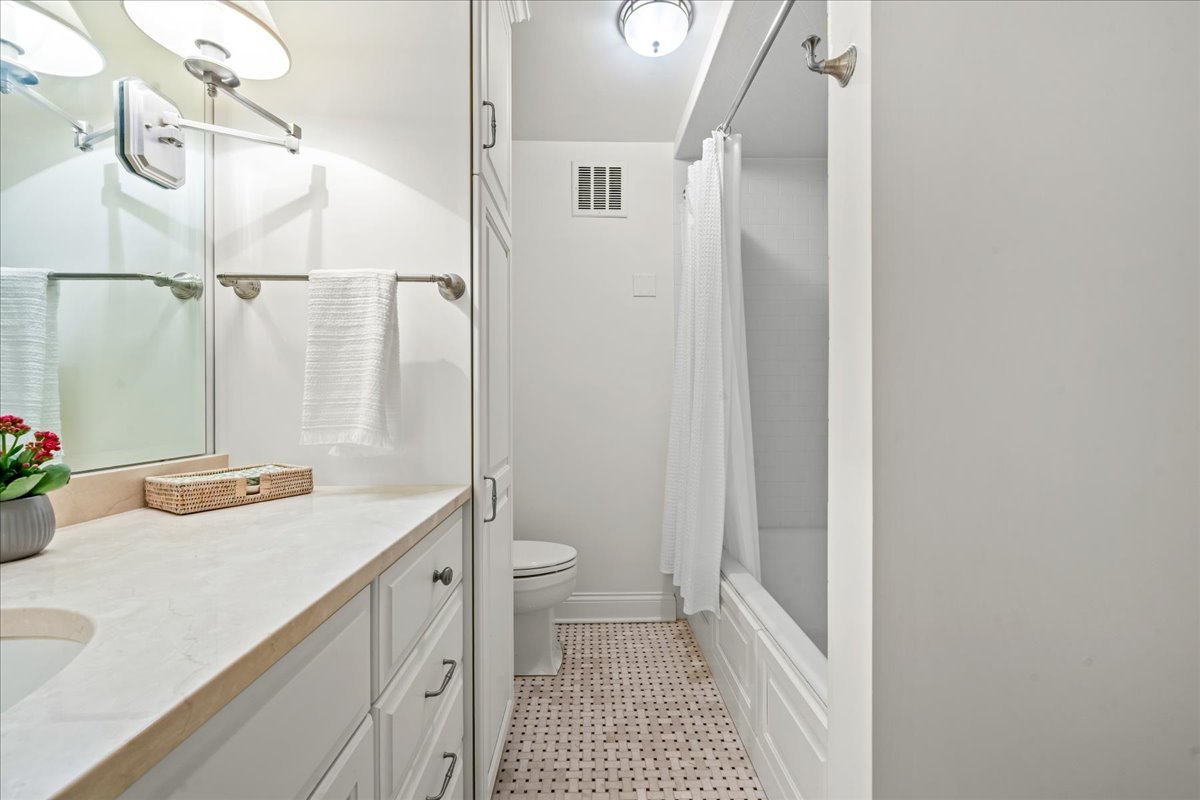 1630 Sheridan Road, Unit 4A Wilmette, IL 60091 - Photo 32 of 45