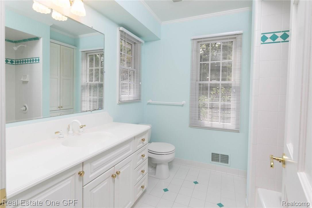 521 Lake Shore Road Grosse Pointe, MI 48236 - Photo 42 of 58 521LakeShoreRd-38.jpg