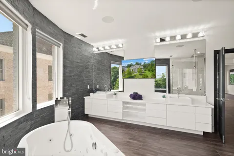 $2,499,000 | 6600 Reserves Hill Court, Annandale, VA 22003