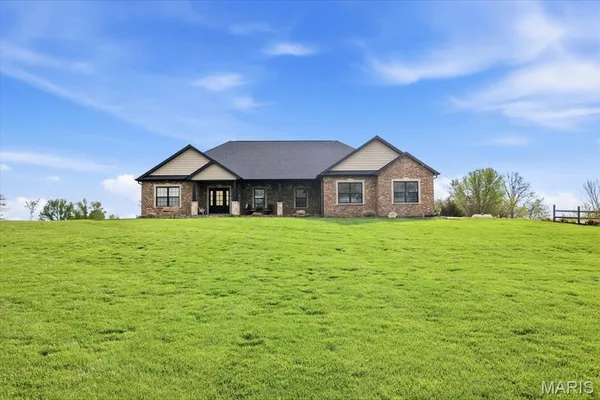 $779,000 | 922 Powell Road, Red Bud, IL 62278