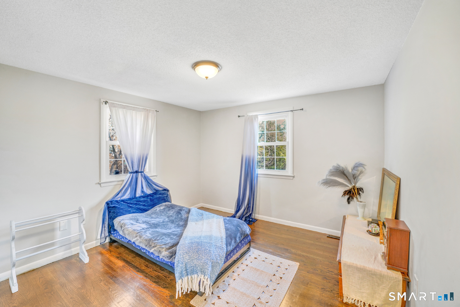140 Devonwood Drive Waterbury, CT 06708 - Photo 8 of 13 a living room with furniture and a wooden floor