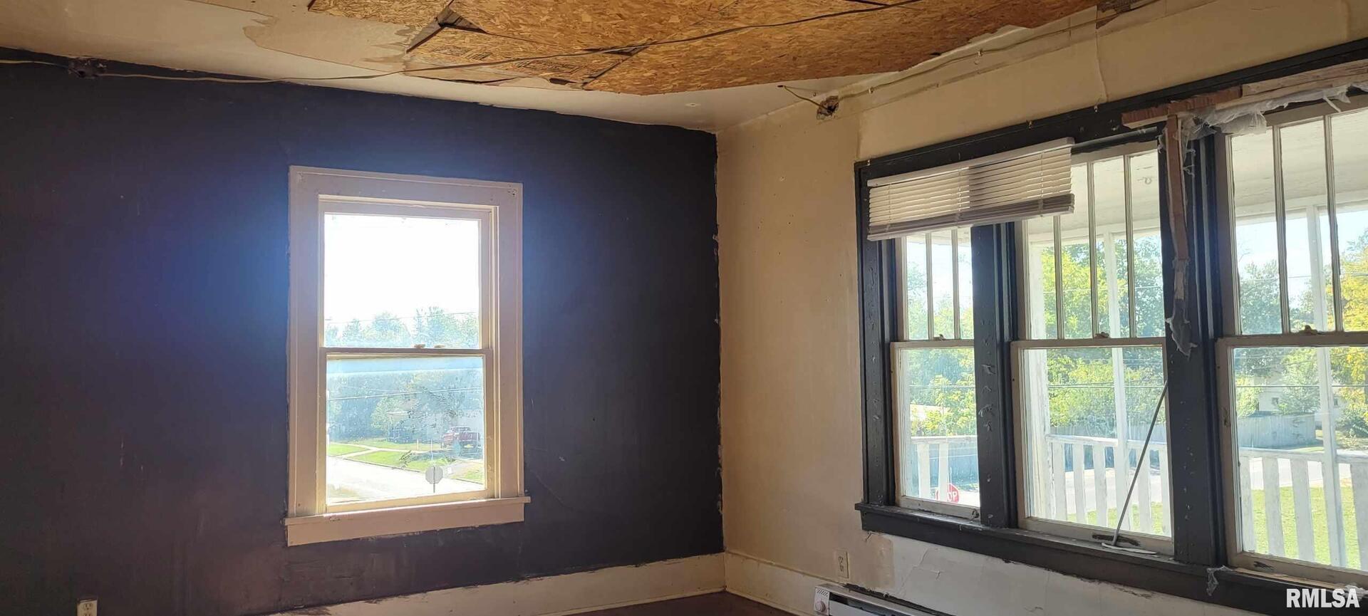 526 South 19th Street Mount Vernon, IL 62864 - Photo 8 of 12 a view of an empty room with a window