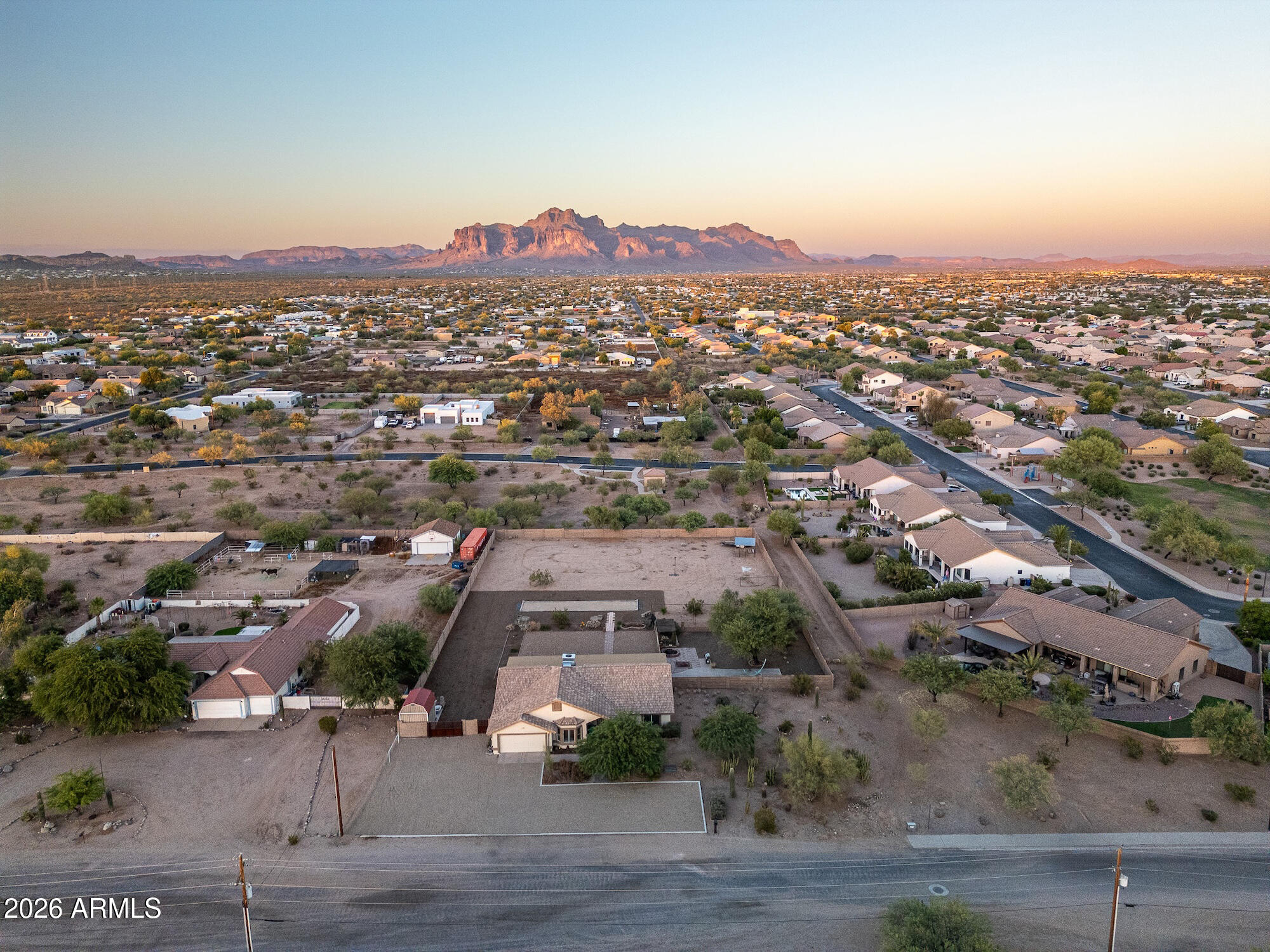 907 North Mountain Road Mesa, AZ 85207 - Photo 7 of 44