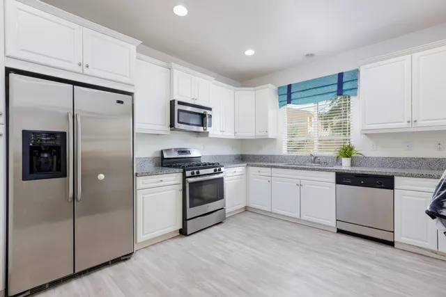 $455,000 | 444 Via De La Paz, Palm Desert, CA 92211