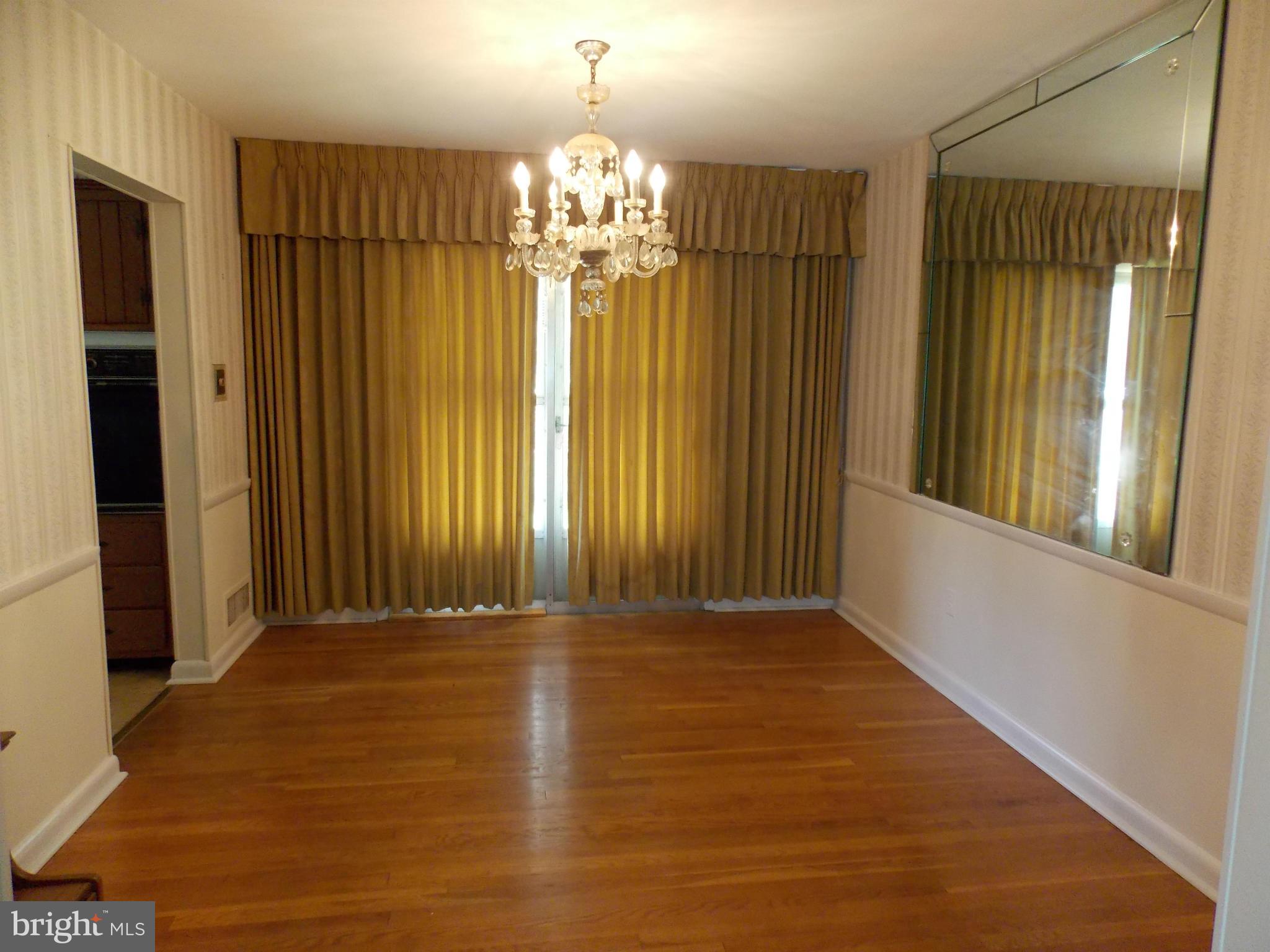 11000 Inwood Avenue Silver Spring, MD 20902 - Photo 4 of 12 Dining Room