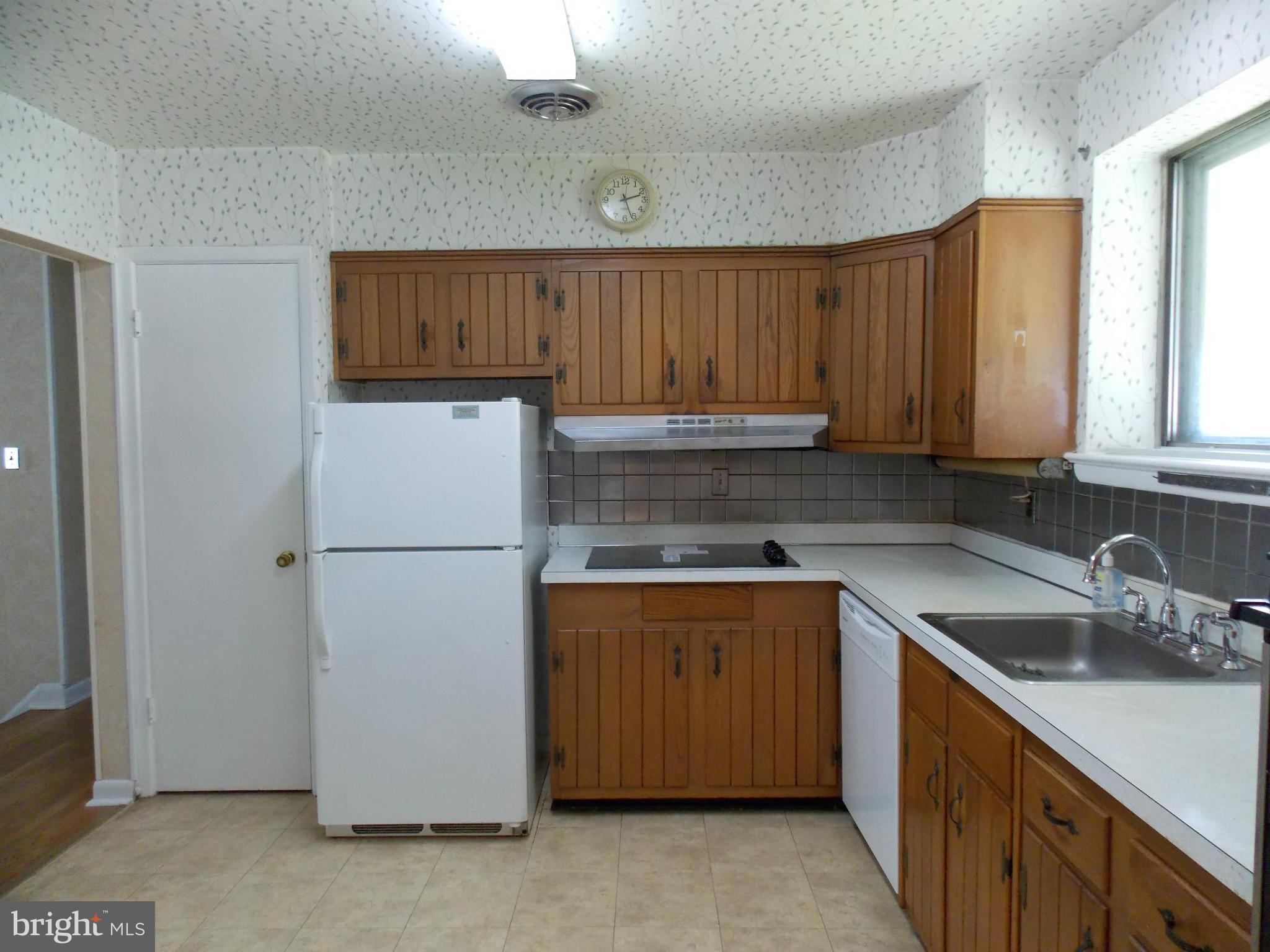 11000 Inwood Avenue Silver Spring, MD 20902 - Photo 5 of 12 Kitchen