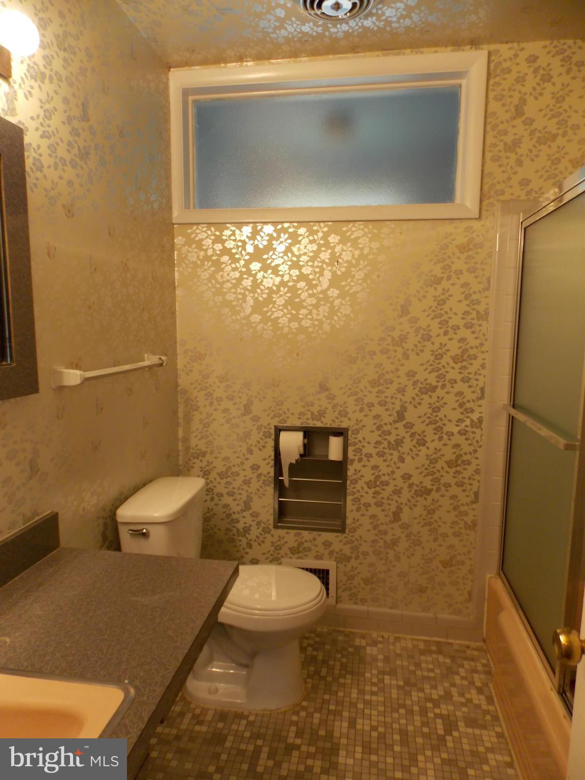 11000 Inwood Avenue Silver Spring, MD 20902 - Photo 8 of 12 Bathroom #1