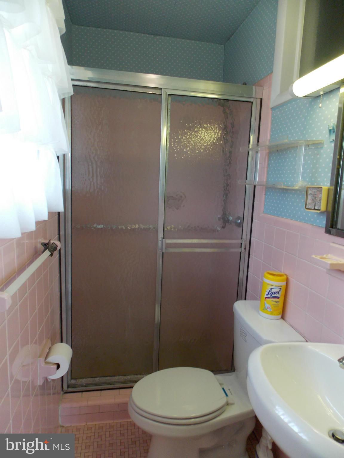11000 Inwood Avenue Silver Spring, MD 20902 - Photo 10 of 12 Bathroom #2