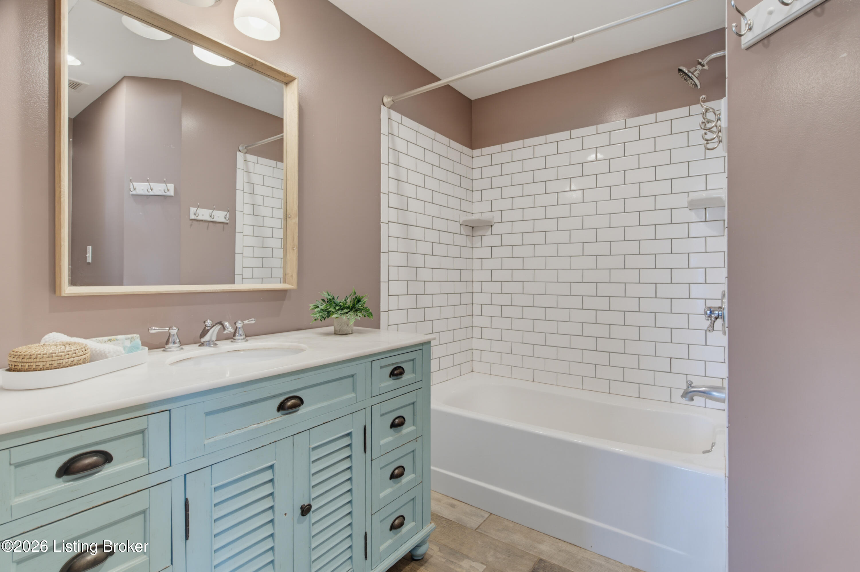 302 Iola Road Louisville, KY 40207 - Photo 21 of 36 First Floor Primary Bathroom