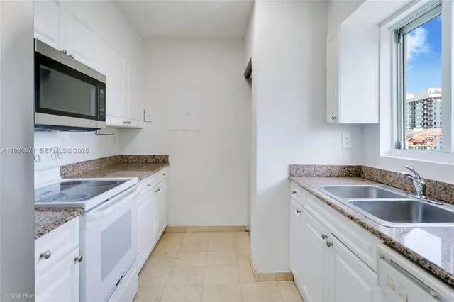 $4,250 | 5900 Collins Avenue, Unit 904, Miami Beach, FL 33140