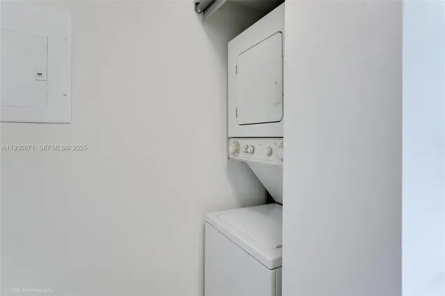 $4,250 | 5900 Collins Avenue, Unit 904, Miami Beach, FL 33140