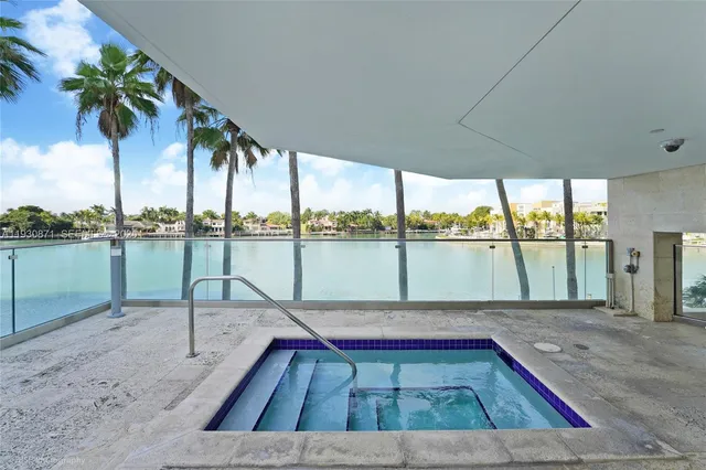 $4,250 | 5900 Collins Avenue, Unit 904, Miami Beach, FL 33140