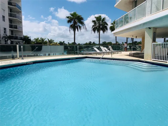 $4,250 | 5900 Collins Avenue, Unit 904, Miami Beach, FL 33140