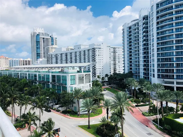 $4,250 | 5900 Collins Avenue, Unit 904, Miami Beach, FL 33140