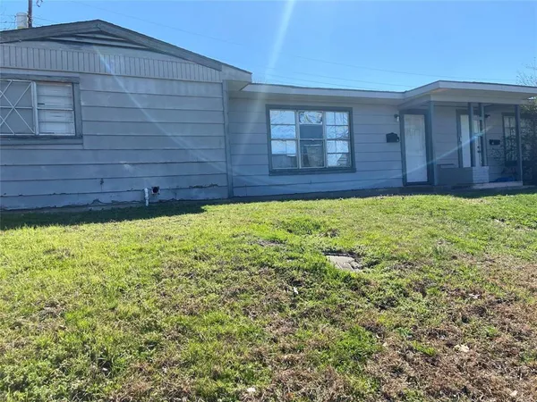 $179,000 | 63 Mundt Drive, Unit B, Denison, TX 75020