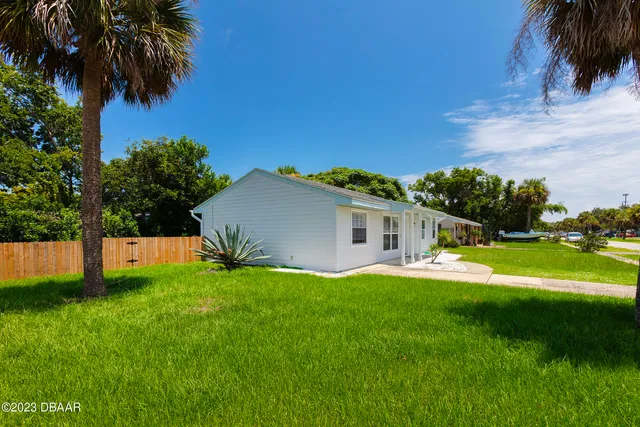 a view of a house with a backyard