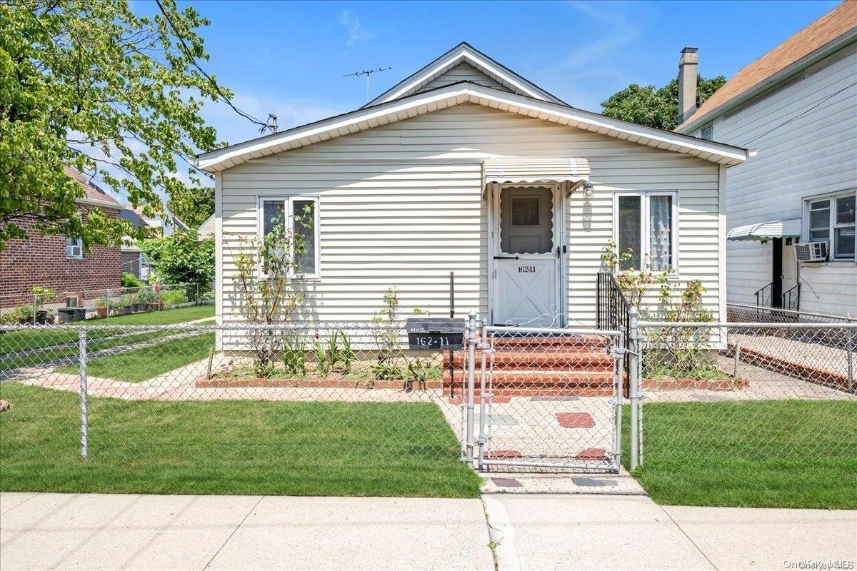 162-11 77th Road Queens, NY 11366 - Photo 1 of 1 Gallery Image 1