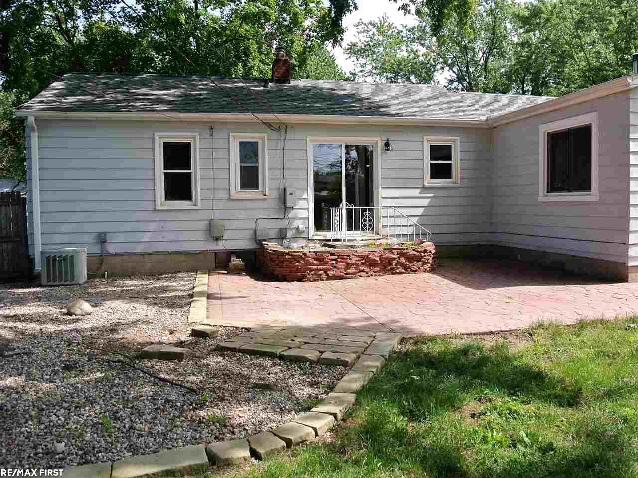 47215 Greenview Road Utica, MI 48317 - Photo 6 of 36 31330725-5.JPG