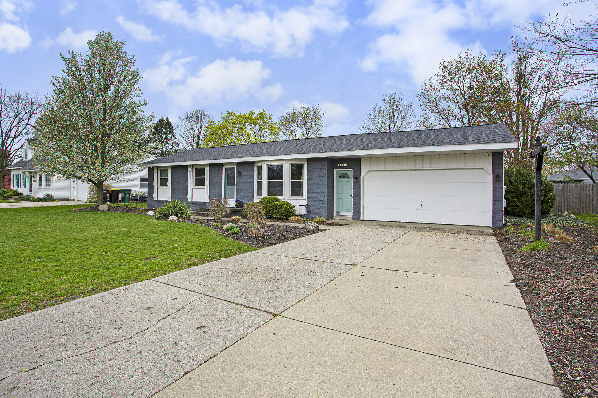 2331 Tyler Street Jenison, MI 49428 - Photo 2 of 28 002_8l9a2049