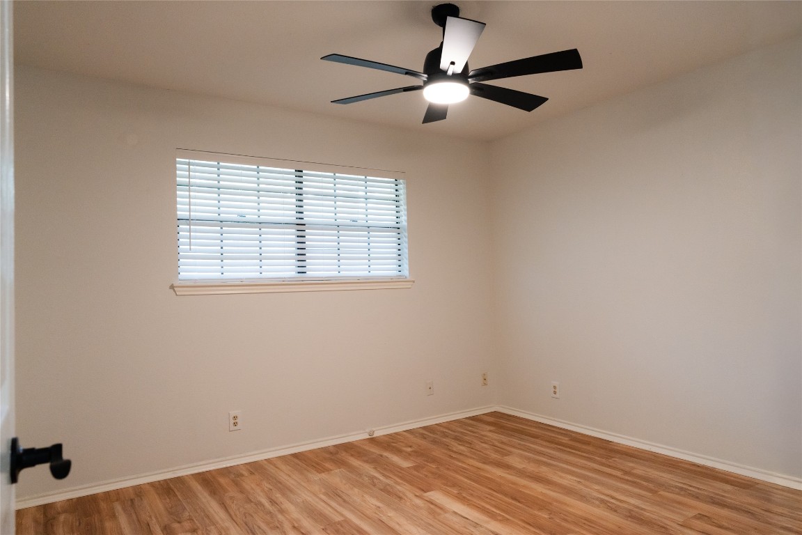 13002 Cedarhurst Circle Austin, TX 78729 - Photo 21 of 40 an empty room with a window and a fan