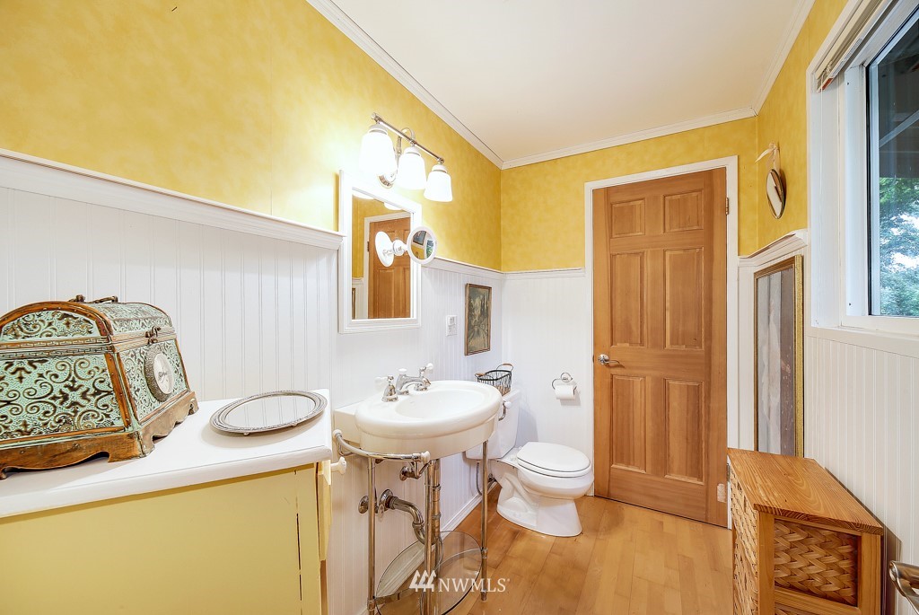10503 Southwest Cowan Road Vashon, WA 98070 - Photo 11 of 19 Gallery Image 11