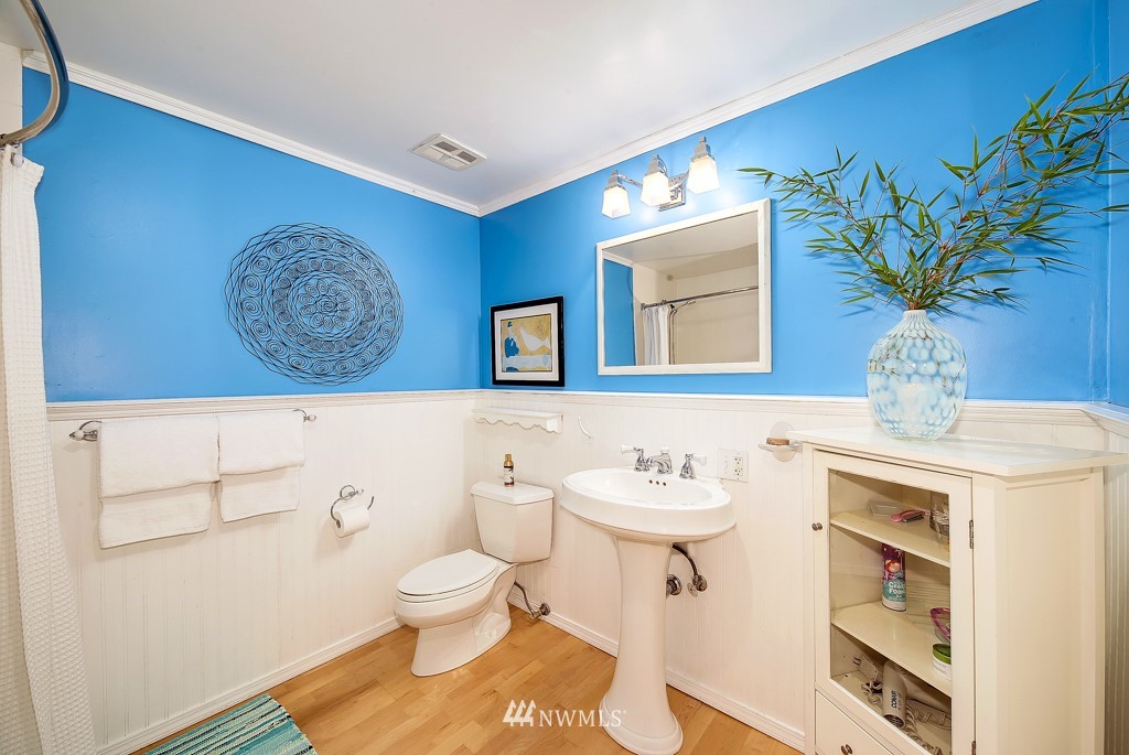 10503 Southwest Cowan Road Vashon, WA 98070 - Photo 13 of 19 Gallery Image 13