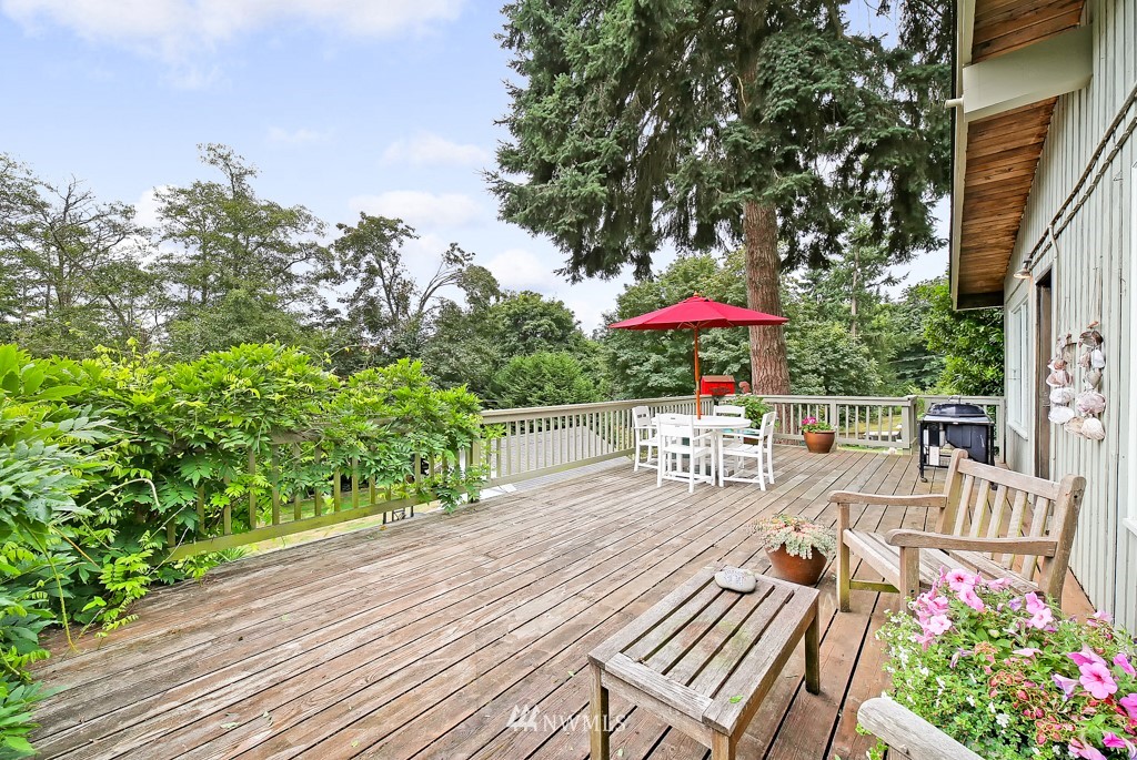 10503 Southwest Cowan Road Vashon, WA 98070 - Photo 15 of 19 Gallery Image 15