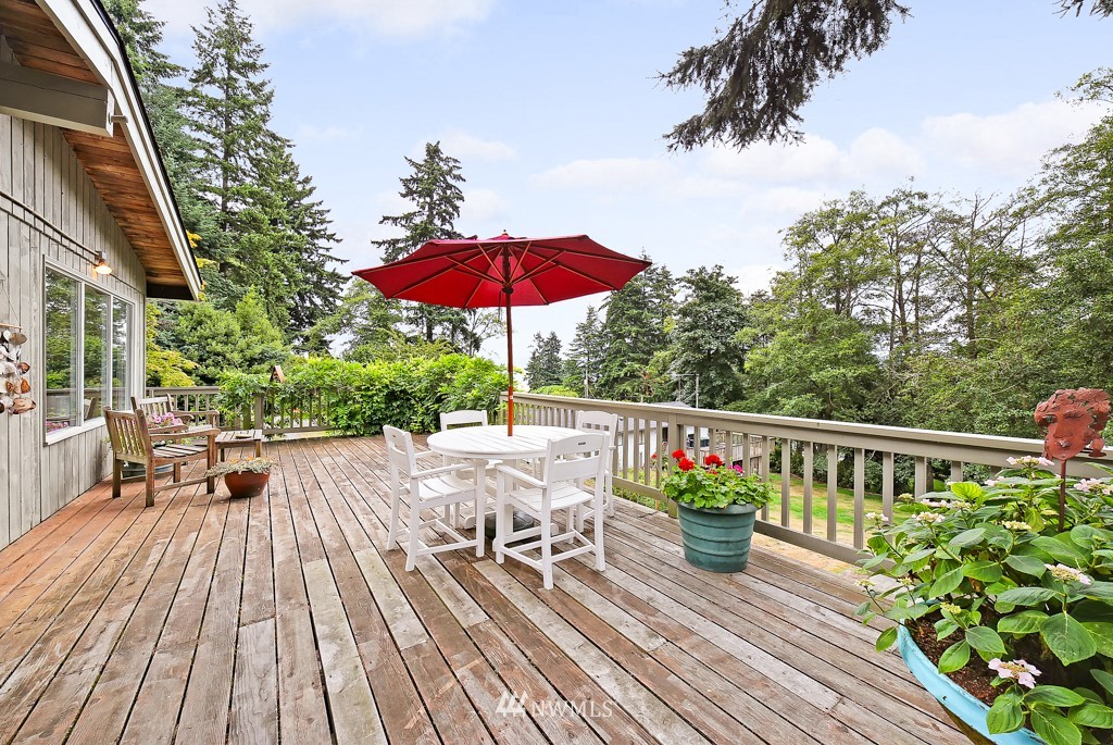 10503 Southwest Cowan Road Vashon, WA 98070 - Photo 16 of 19 Gallery Image 16