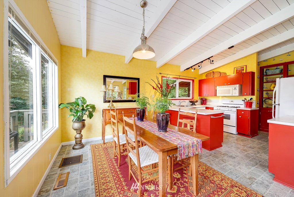 10503 Southwest Cowan Road Vashon, WA 98070 - Photo 6 of 19 Gallery Image 6