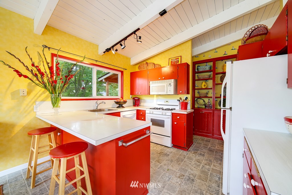 10503 Southwest Cowan Road Vashon, WA 98070 - Photo 7 of 19 Gallery Image 7