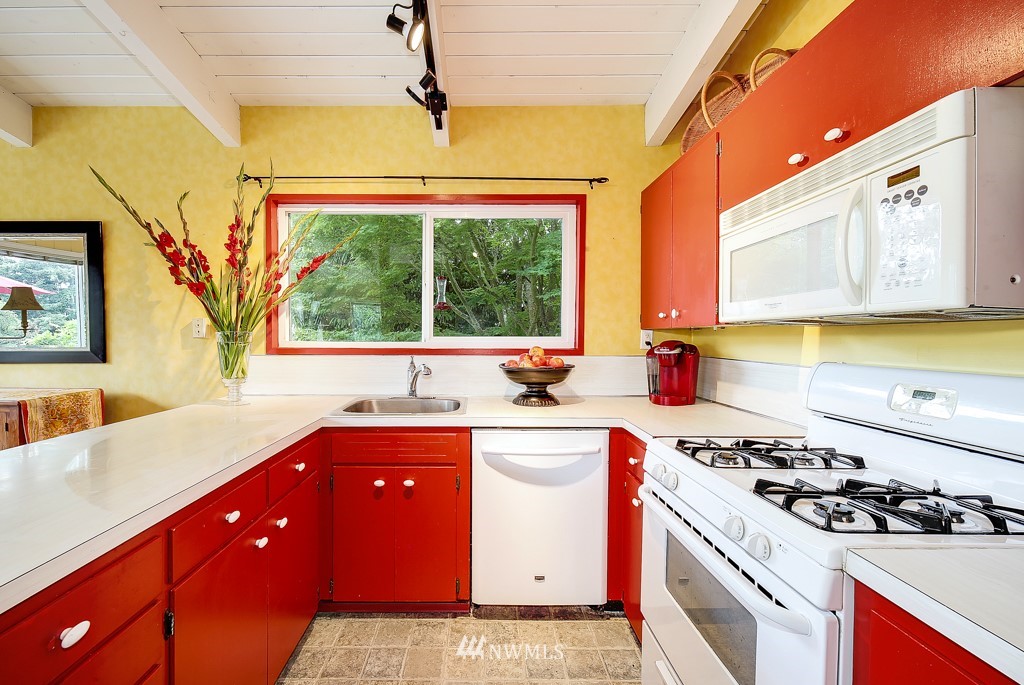 10503 Southwest Cowan Road Vashon, WA 98070 - Photo 8 of 19 Gallery Image 8