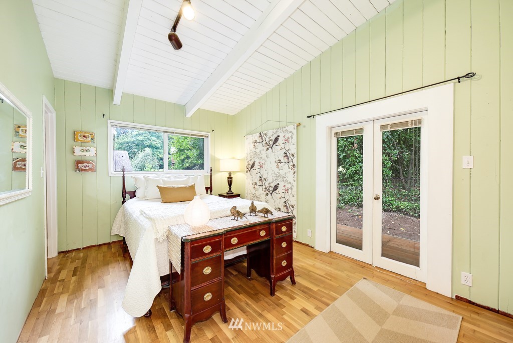 10503 Southwest Cowan Road Vashon, WA 98070 - Photo 10 of 19 Gallery Image 10