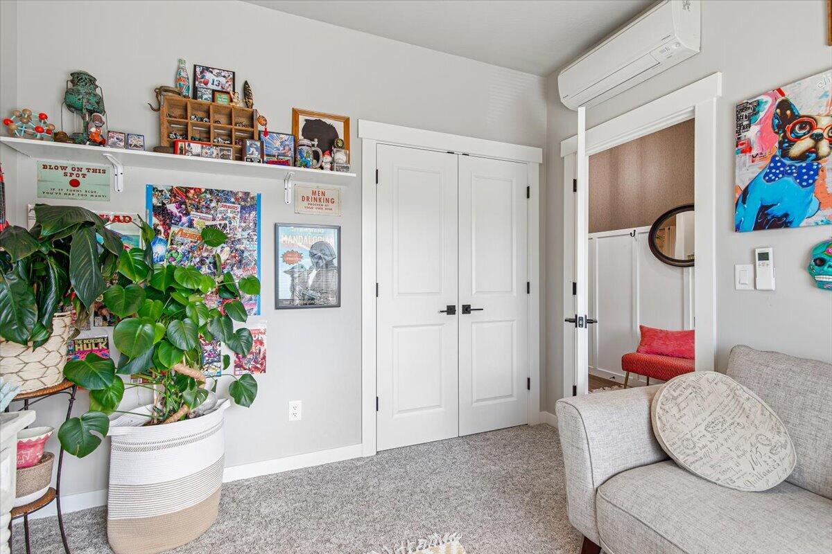 248 Christopher Way Talent, OR 97540 - Photo 20 of 33 a living room with furniture and flowers