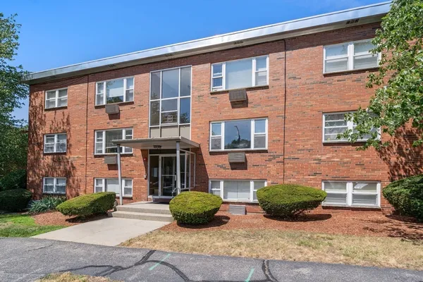 $2,400 | 1105 Lexington Street, Unit 41, Waltham, MA 02452
