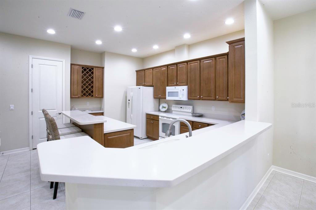 7321 Emma Road Bradenton, FL 34209 - Photo 13 of 49