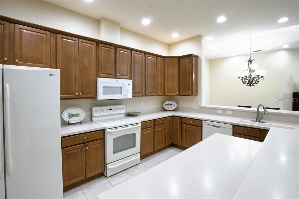 7321 Emma Road Bradenton, FL 34209 - Photo 15 of 49