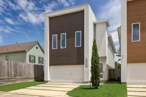 $365,000 | 2220 Cortijo Place, Houston, TX 77091