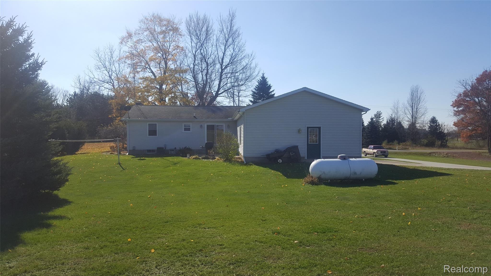 7690 Greenwood Road Jackson, MI 49201 - Photo 6 of 36 20201031_130306.jpg