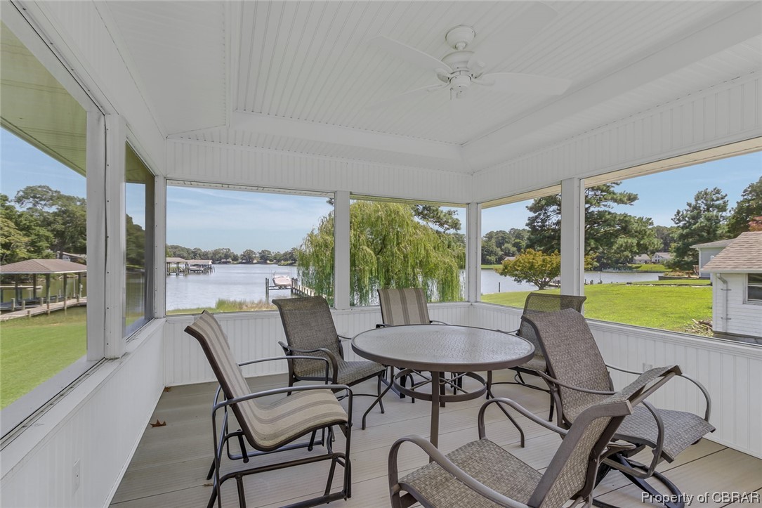43 Locksley Court Reedville, VA 22539 - Photo 18 of 37 Sunroom / solarium featuring a water view