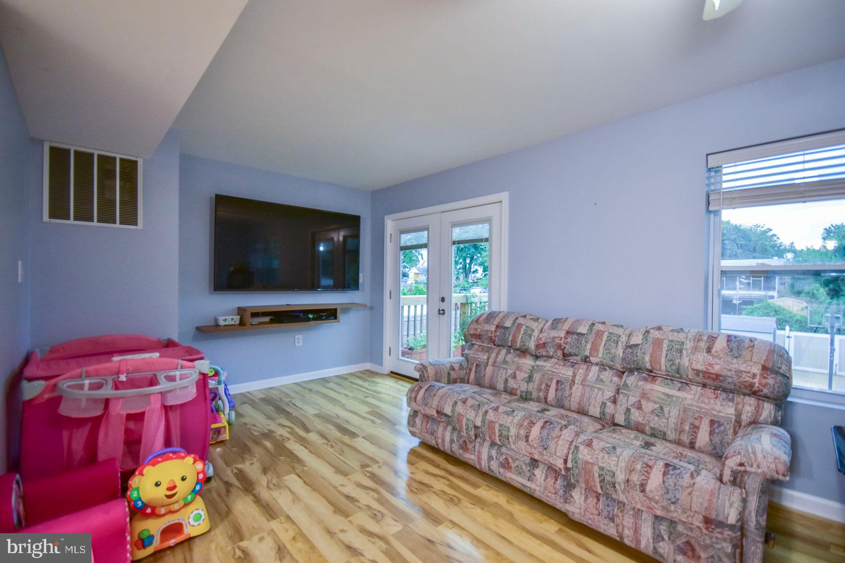 417 East 6th Avenue Ranson, WV 25438 - Photo 11 of 47