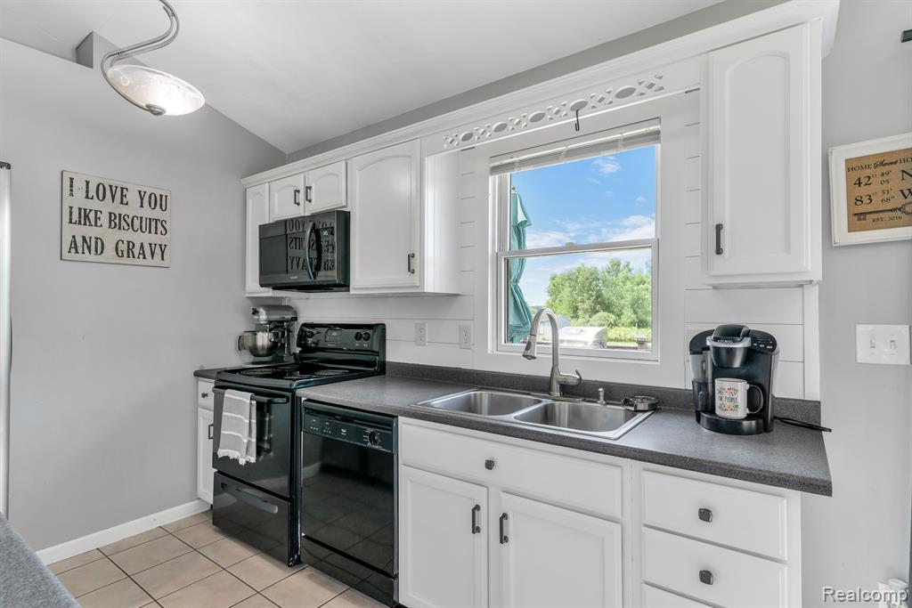 14278 McCaslin Lake Road Linden, MI 48451 - Photo 15 of 48 Gallery Image 15