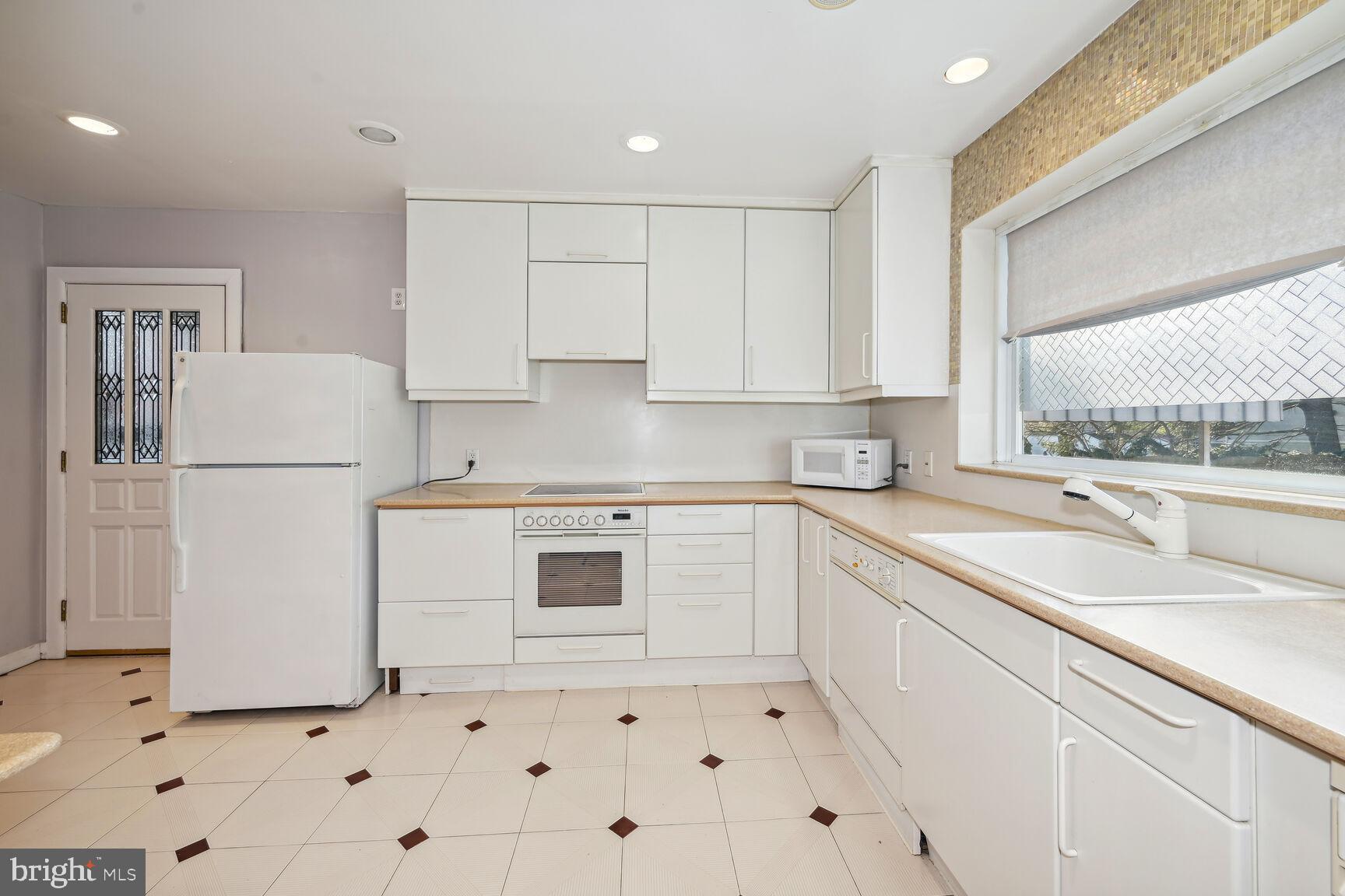 239 Gibbsboro Road Clementon, NJ 08021 - Photo 11 of 25 Custom Eat In Kitchen