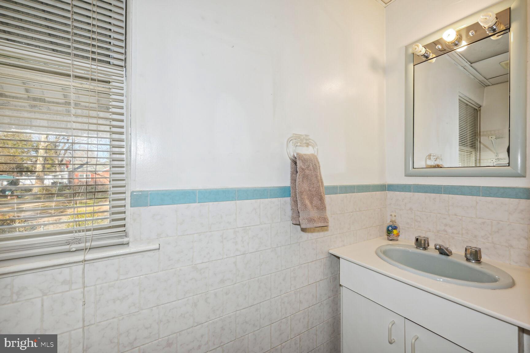 239 Gibbsboro Road Clementon, NJ 08021 - Photo 17 of 25 1/2 Bath in 2nd Bedroom