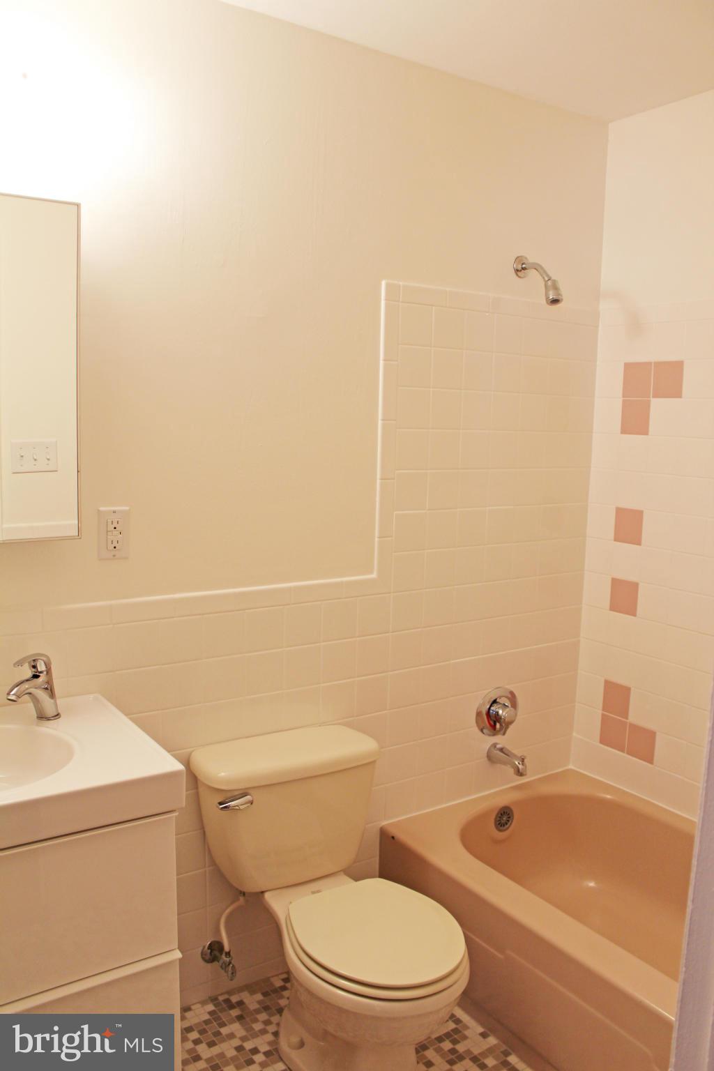 13827 Gilbert Road Woodbridge, VA 22193 - Photo 15 of 30 Bath